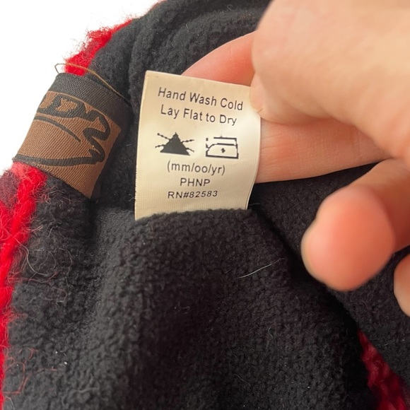 Women’s wool Turtle Fur fleece lined winter hat red and pink braided accents - Picture 11 of 11